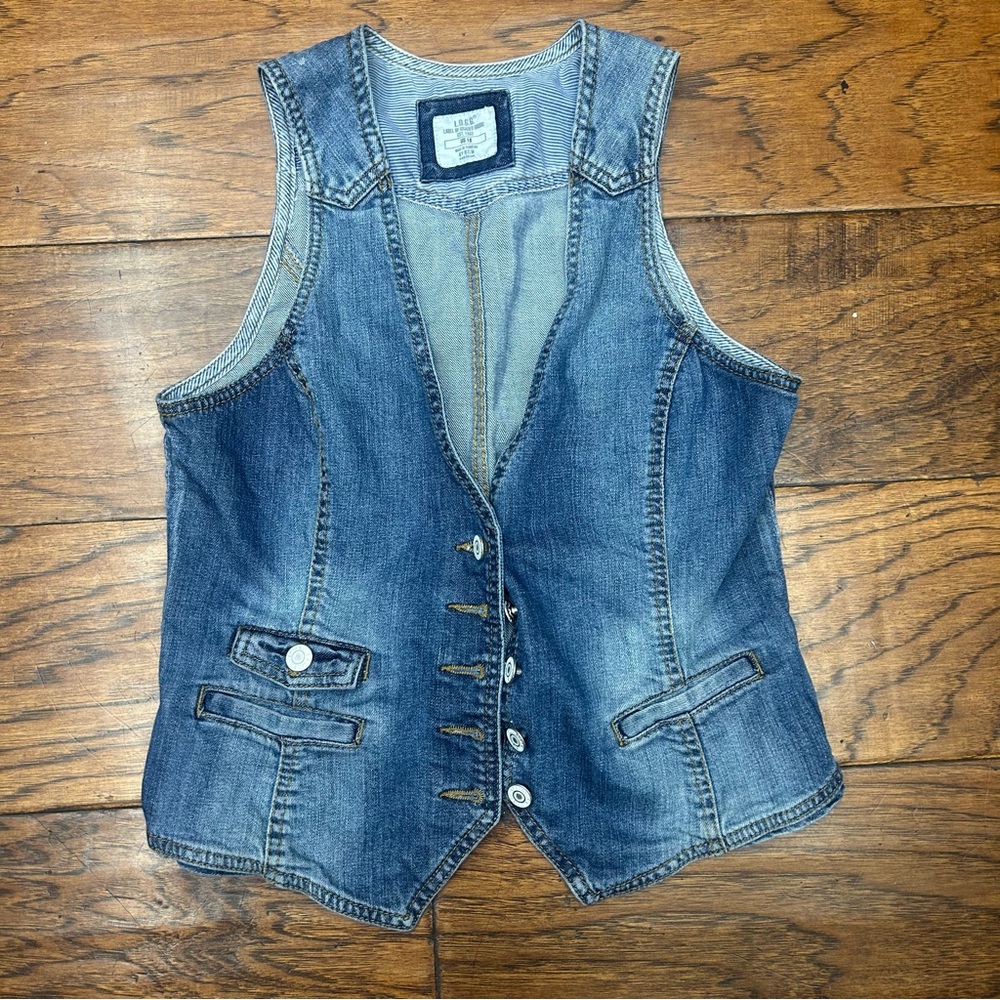 Super Cute! Women's Blue Denim Vest with Button-Front Detailing Size 10